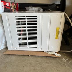 Like New Fridgidaire air Conditioner 