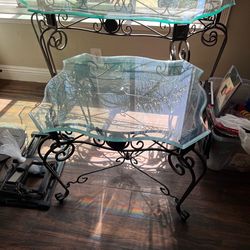 Glass Top Accent Tables (2) – Metal Base – $100 Mesas Decorativas con Vidrio (2) – Base de Metal – $100