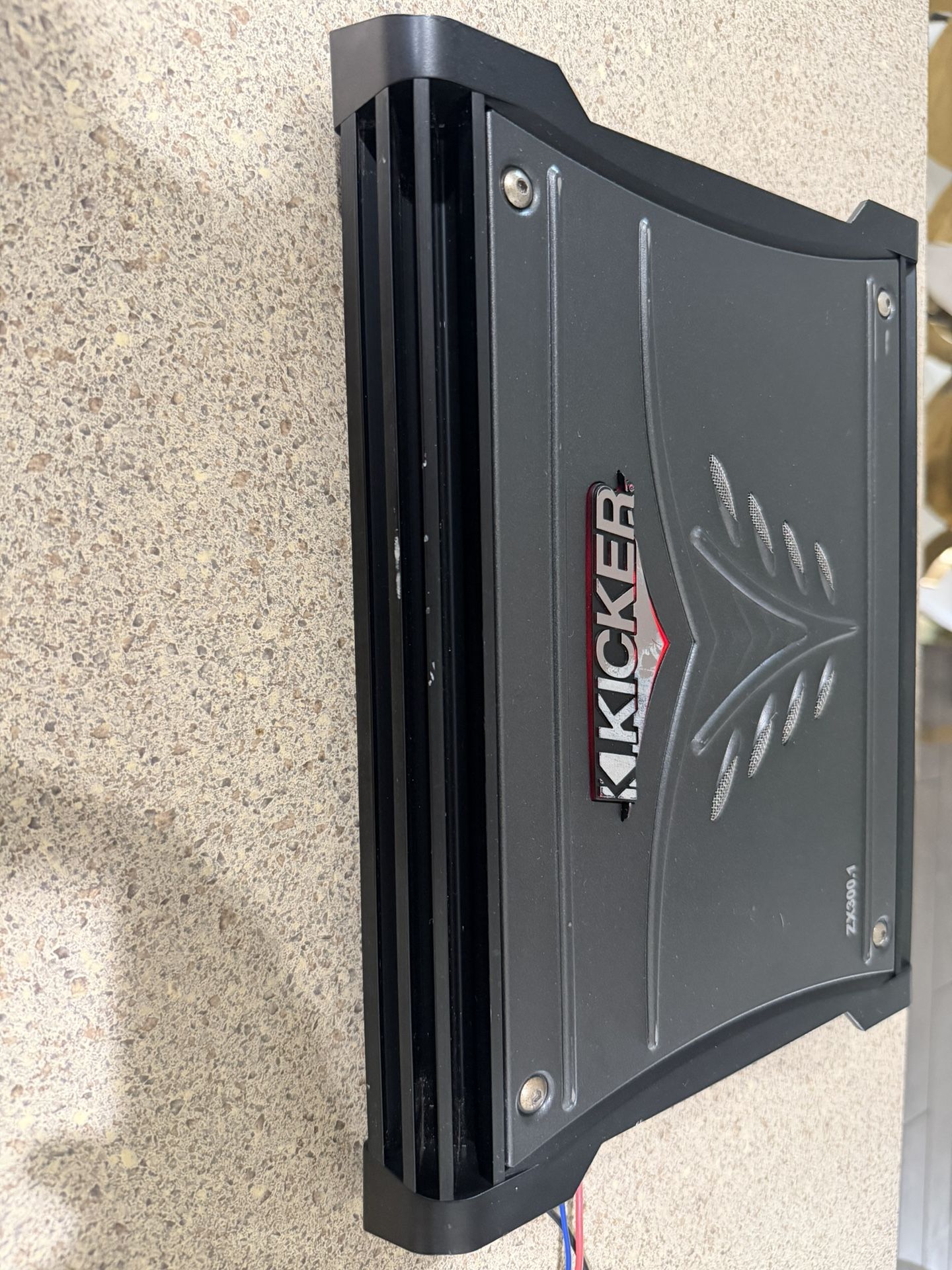 Amplifier Kicker ZX series Class D 600w max peak power 300watts rms to 400w rms 1Channel monoblock 2 Ohm Stable Amp perfect for subwoofer Bass Only