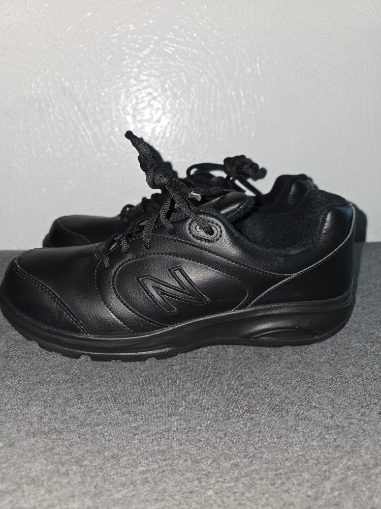 New Balance Women's 674 Leather Walking Shoes