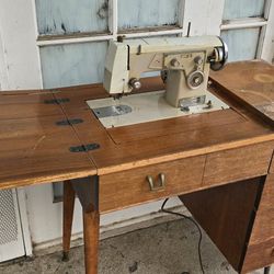 Kenmore Desk Sewing Machine. 