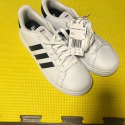 New adidas shoes size 6