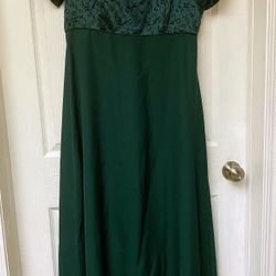 Beautiful Hunter Green Formal Bridesmaid Dress New, Never Worn with Black Filigree Design. Prom? 