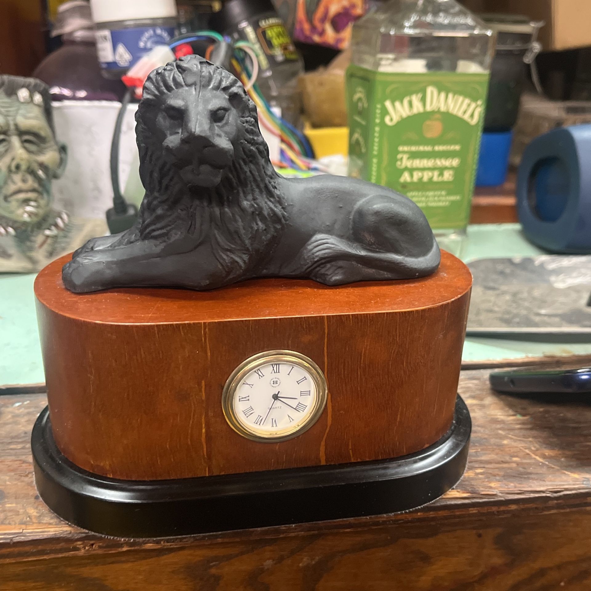 Lion clock