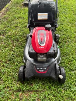 Lawn mower Honda HRX216 excellent condition rear wheel drive self propelled work great