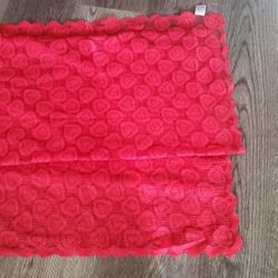 Red Hearts. Table  Cloth. Deltona.  New