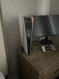 Ps5 digital w/ controller and docking station