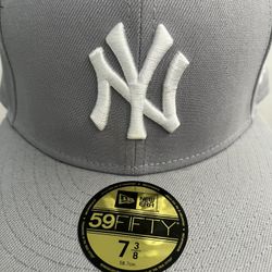 New York Yankees Fitted Hat - Gray