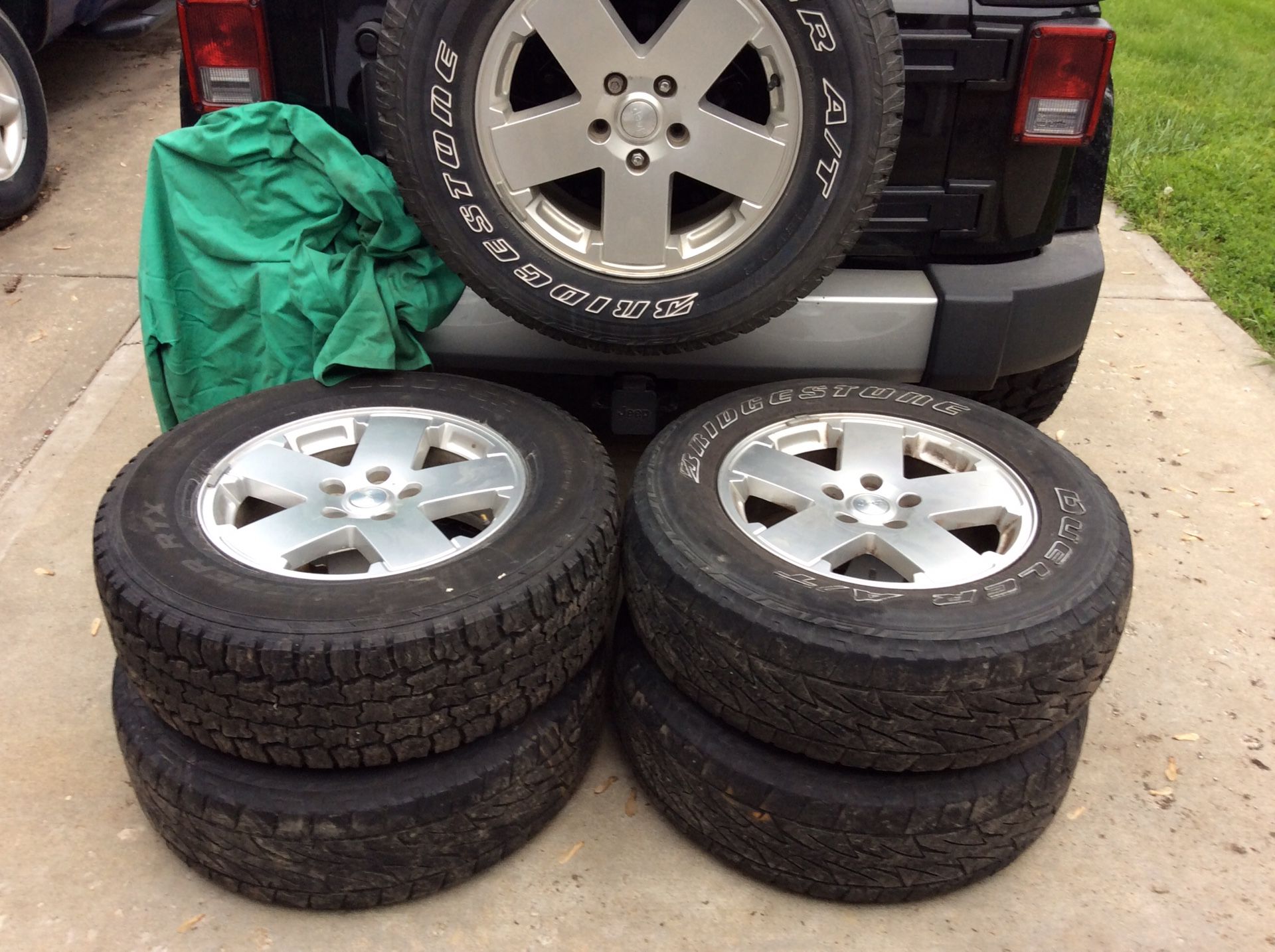 Jeep Wrangler unlimited stock tires
