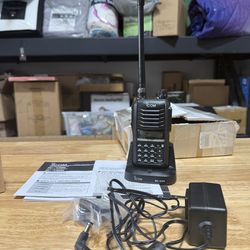 ICOM IC-V86 VHF 136-174MHz 7W Walkie Talkie Handheld Transceiver Portable Marine Radio