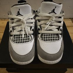 Jordan 4 “Military Black”