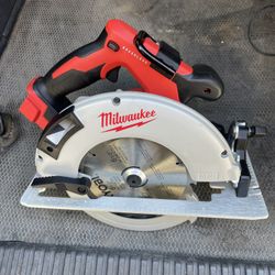 M18 18V Lithium-Ion Brushless Cordless 7-1/4 in. Circular Saw (Tool-Only)
