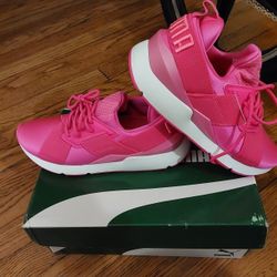 Women's Pink Pumas Size 8 And A Half (8 1/2)  Read Description...
