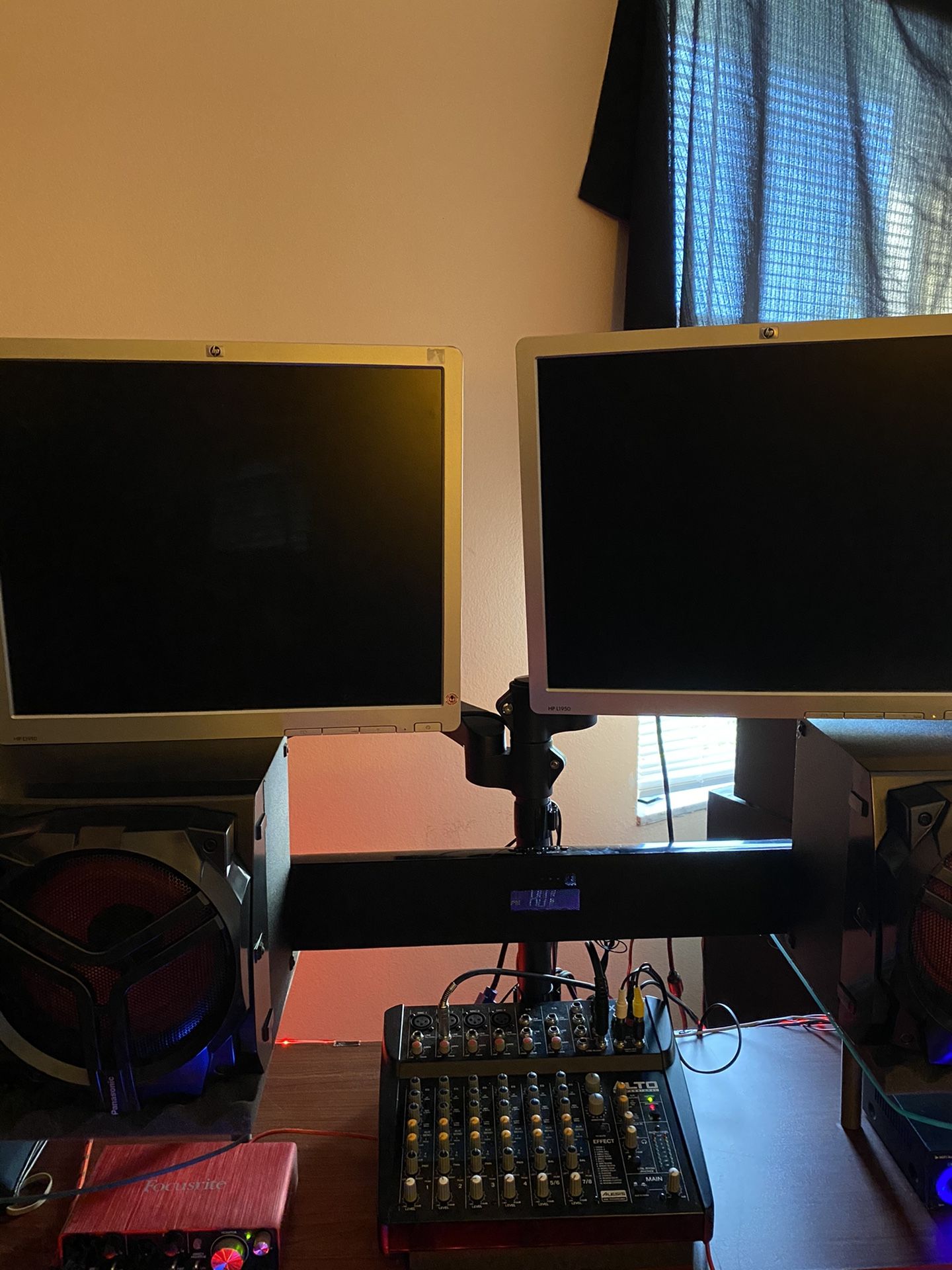 HP computer monitors... matching set