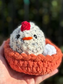 Crochet Chicken with Egg inside Nest plushie Set 🪹 handmade 🪹