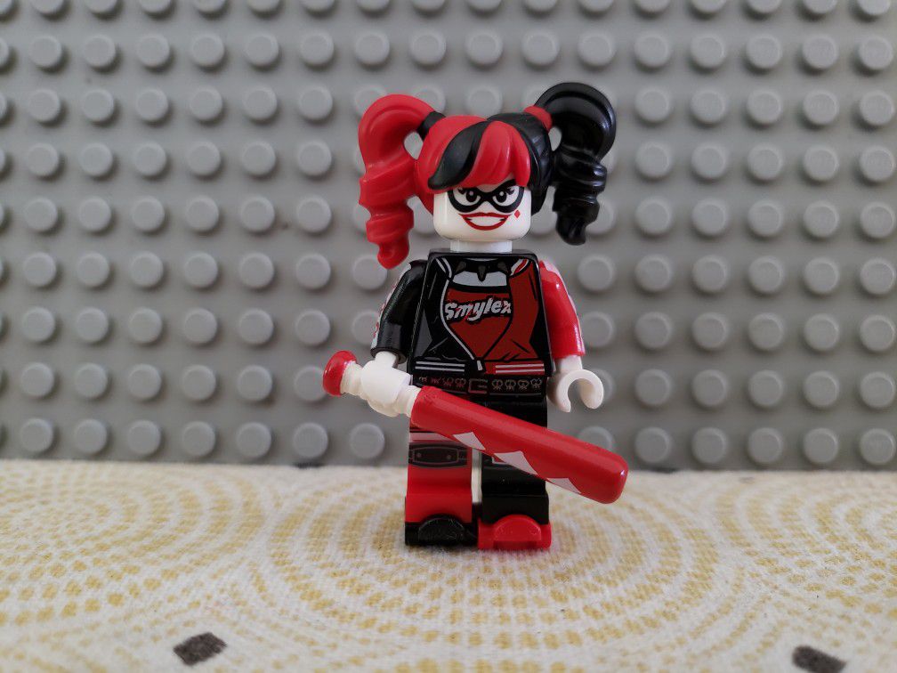 Lego Harley Quinn Minifigure