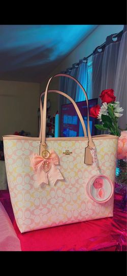 City tote bag in signature canvas