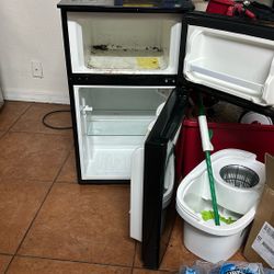 Mini Fridge 