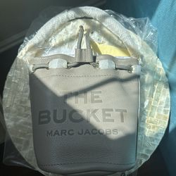 Marc jacob’s bucket bag