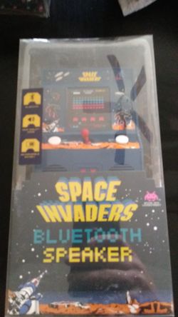 Space invaders bluetooth speaker