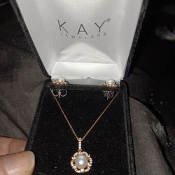 Gold And Pearl Necklace And Earrings Set