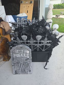 Halloween decoration 32 piece halloween gate