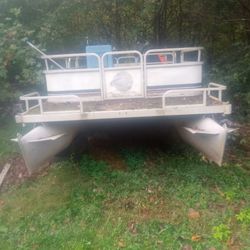Pontoon Boat With Two Engines