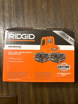 2 RIDGID 18V 4.0Ah MAX Output Batteries and Charger