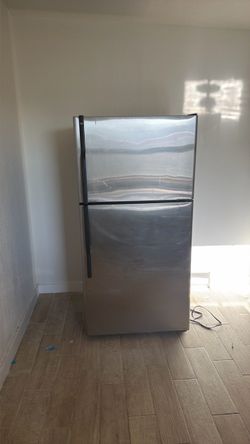Stainless Steel Top-Freezer Refrigerator