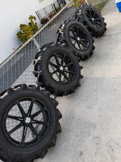 Polaris utv Ms12 rim & tire 40x10x22