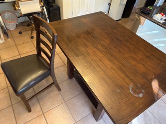 Dining table set with expandable leaf & five leather chairs
