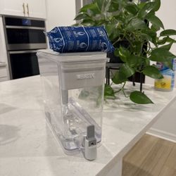 Brita Water Filter Pitcher With Replacement Filter 