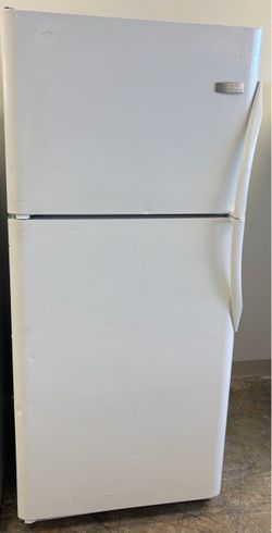 Frigidaire White Top-Freezer Refrigerator