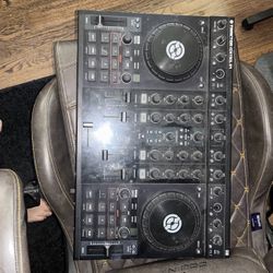 TRAKTOR KONTROL S4 