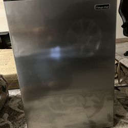 NEW Magic Chef 4.4 CF Mini Fridge