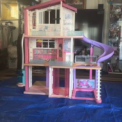 Barbie Dream House 