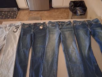 Lot of 8 TRUE RELIGION women's jeans