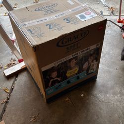 Graco 3-in-1 Slimfit Car Seat