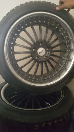 4 after market wheels and tires fit most Suv 275 40 20