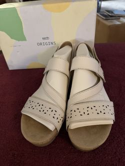 New Leather Sandals Size 8 1/2  Wide 