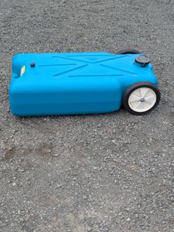Tote a long drinkable water container