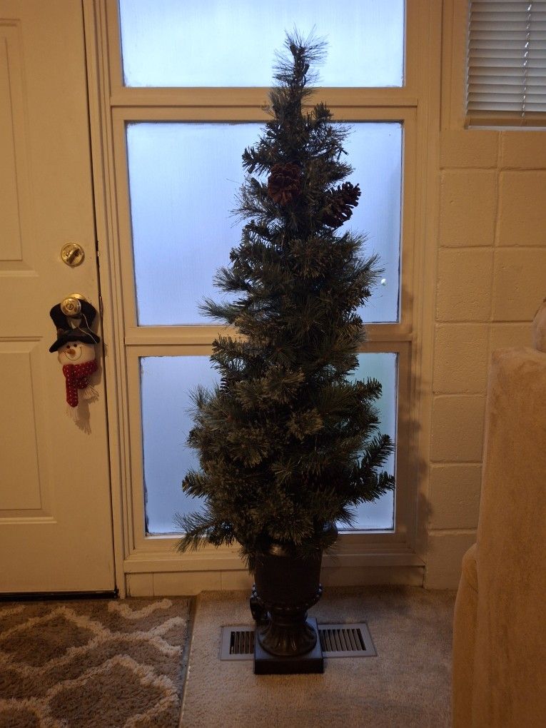 41/2 Foot Christmas Tree