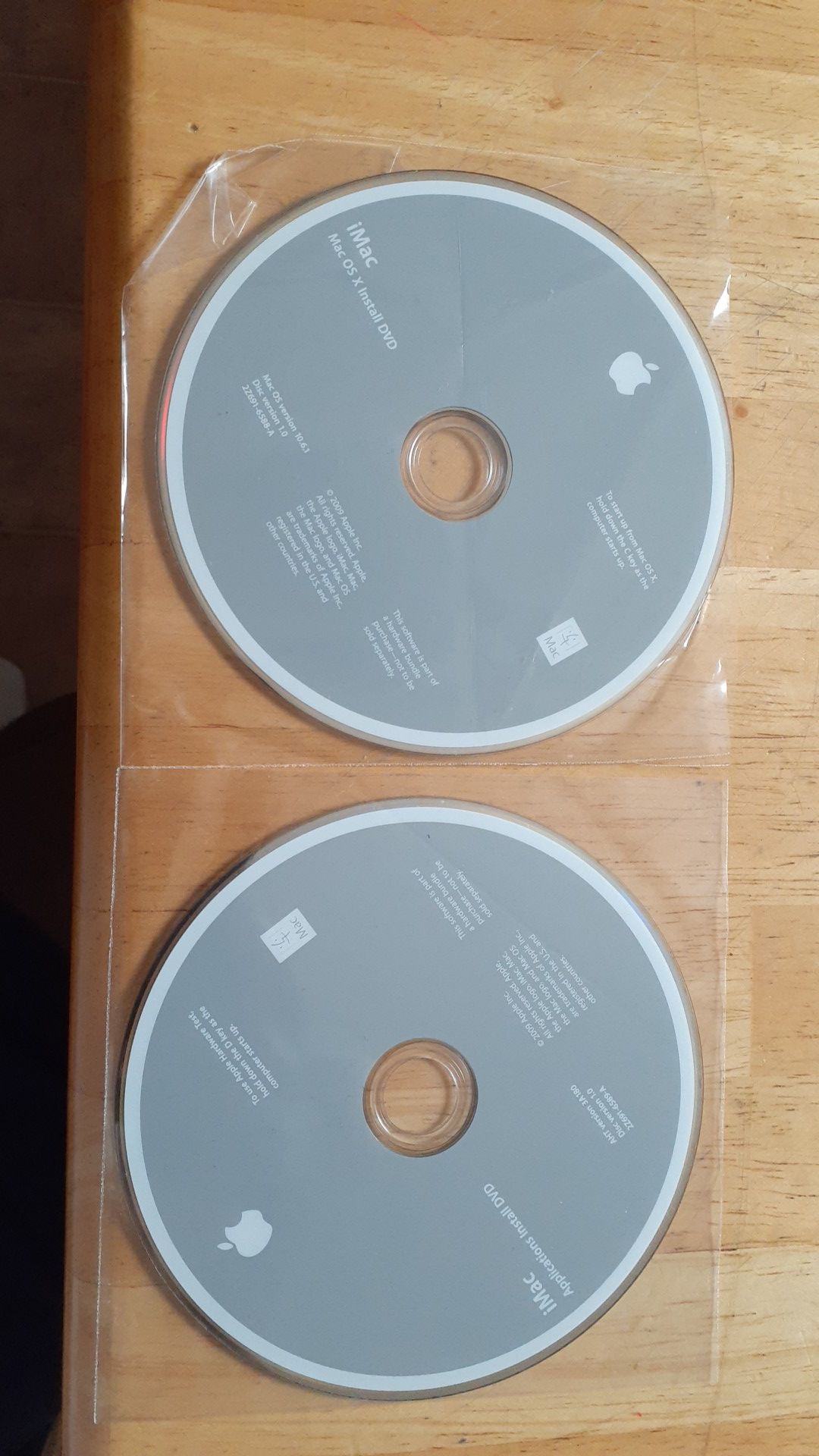 Mac OS version 10.6.1 install discs