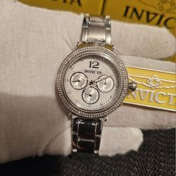 "🚨🎅☃️🎄🎁PERFECT GIFT FOR CHRISTMAS🎁🎄☃️🎅🚨"WOMEN'S NEW NICE LUXURY SILVER-TONE AUTHENTIC INVICTA CHRONOGRAPH WATCH.