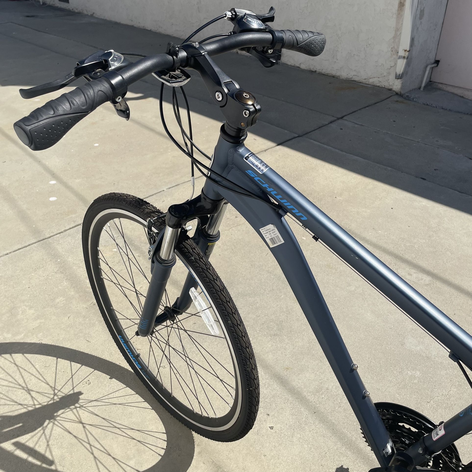 schwinn trailway hybrid bicycle Men's 700c/28" Bike ready hybrid bike thats versatile enough to meet all your riding needs Trailway Hybrid Schwinn Trail Way