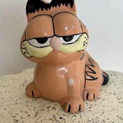 Vintage 1983 Porcelain Garfield The Cat Sitting Hand Painted Created By Jressi