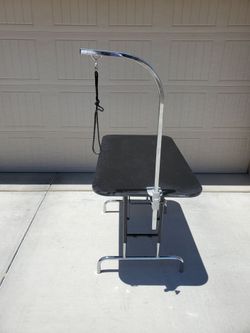 Adjustable Pet Grooming Table
