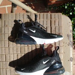 New Nike Air Max 270 gs size 4.5y black and white