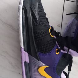 Lebron  7 Witness  Size 8 1/2 Clean