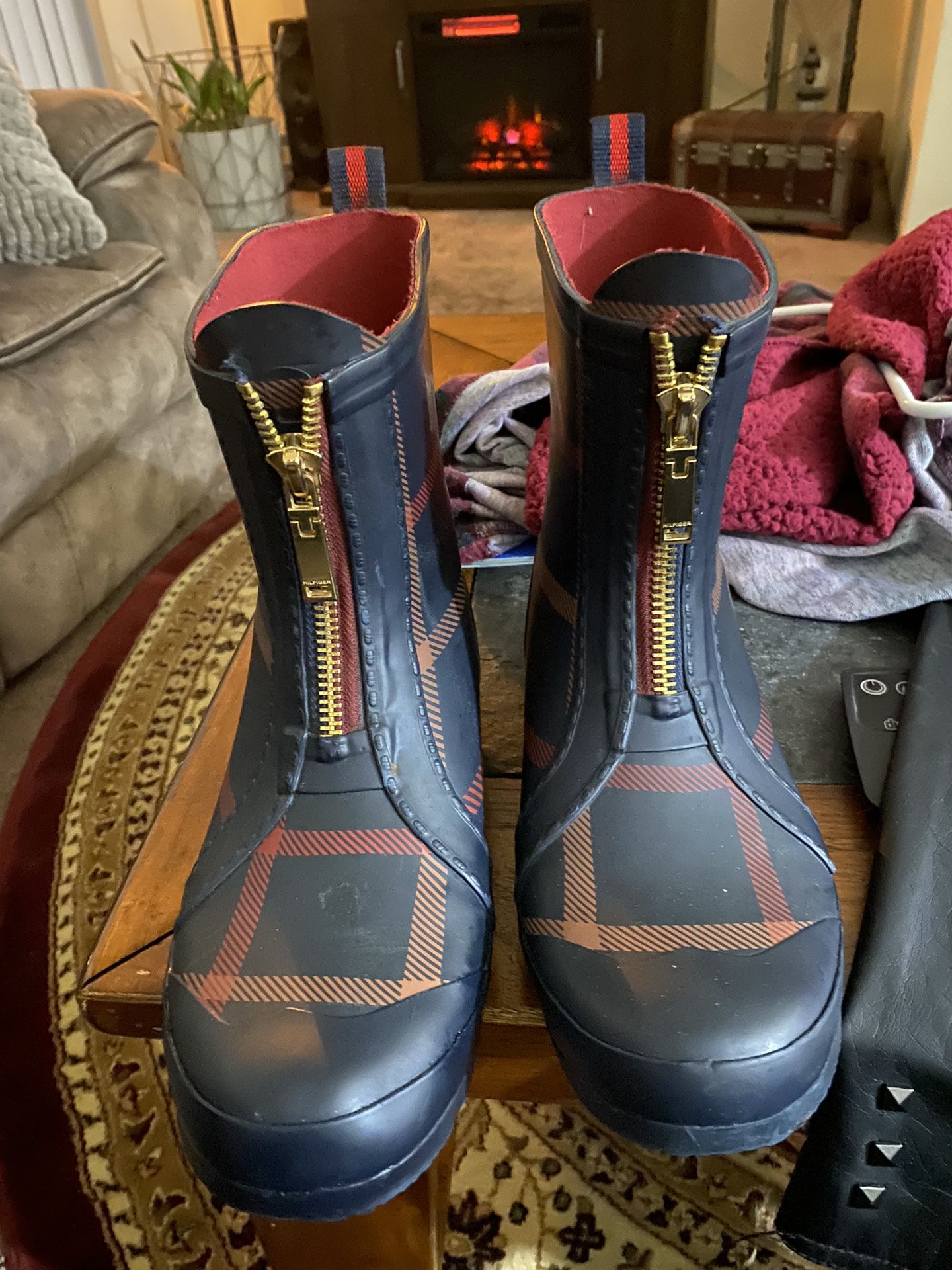 Woman’s Rain Boots. Size 10